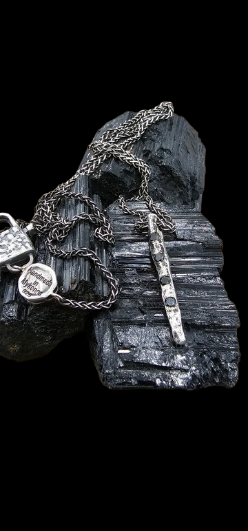 Aμοrφus PENDANT THUNDER